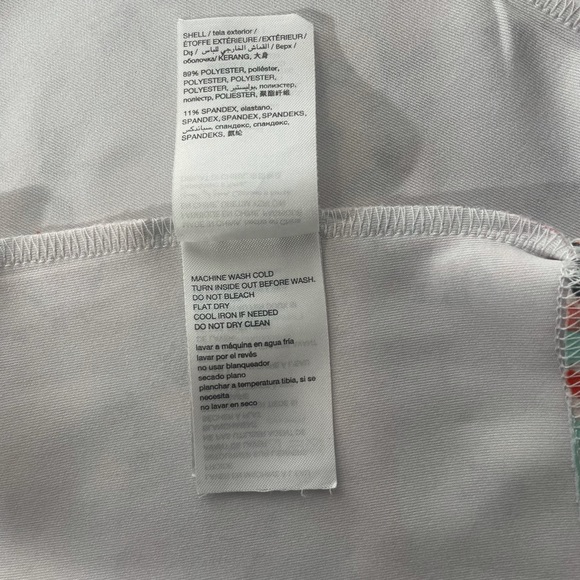 bebe brand new skirt,  very comfortable fabric and does not wrinkle. - Picture 7 of 8